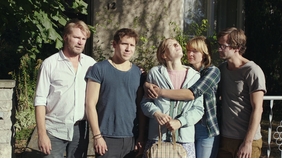 Frederik (Kai Scheve), Bruno (Florian Stetter), Tommie (Hanno Koffler), Heli (Jördis Triebel) und Ginnie (Lilith Stangenberg)