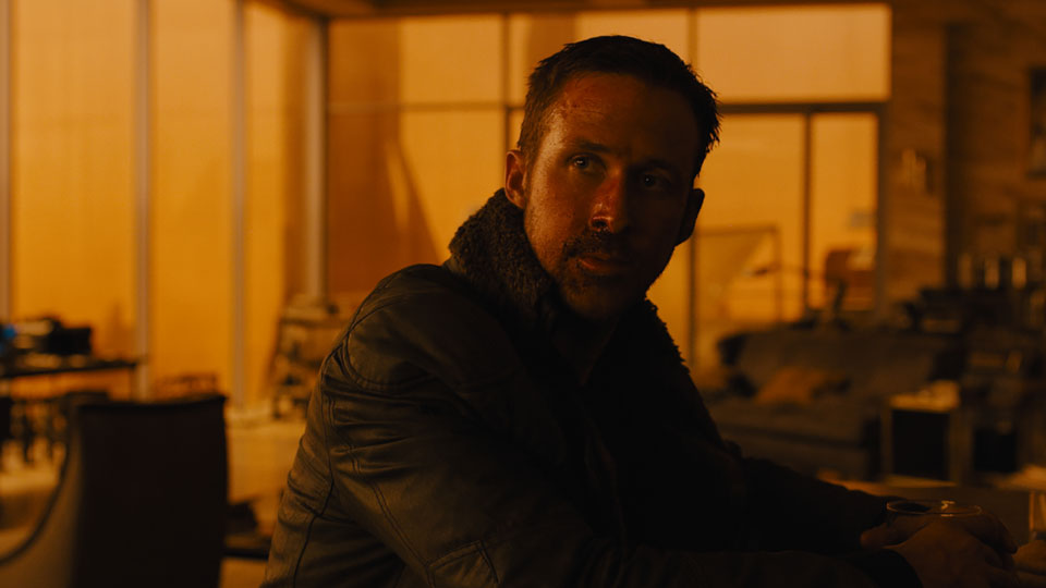 Der neuer Blade Runner-LAPD-Officer-K-(Ryan Gosling) stösst auf ein Geheimnis,