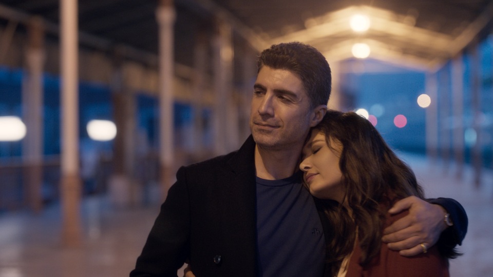 Cemal (Özcan Deniz) und Yasemin (Nurgül Yesilçay)