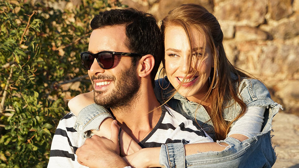  Ada (Elçin Sangu)und Mert (Baris Arduç), ein fast perfektes Traumpaar.