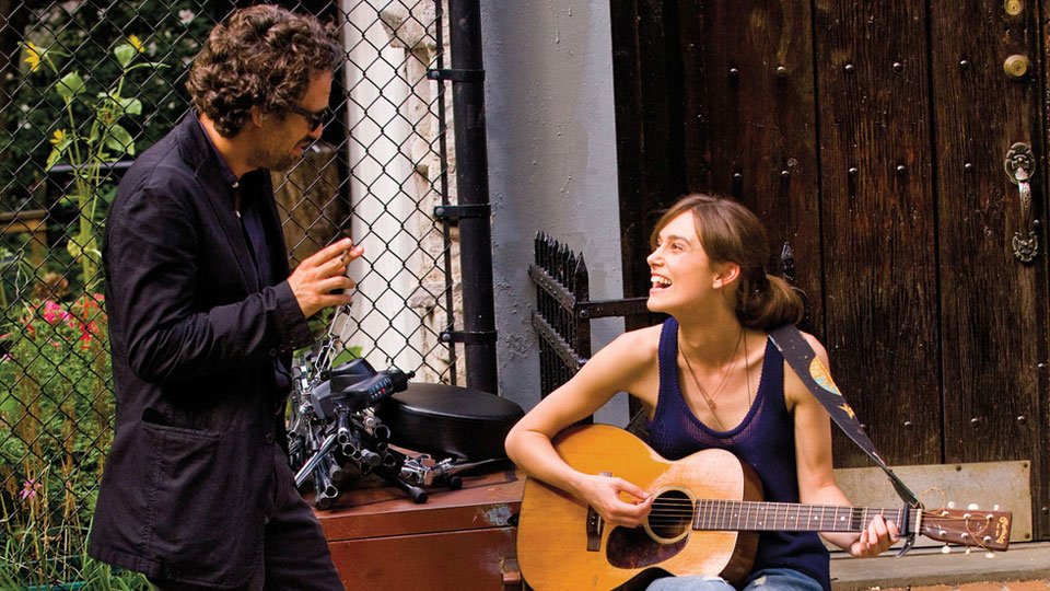 Dan (Mark Ruffalo), Gretta (Keira Knightley)