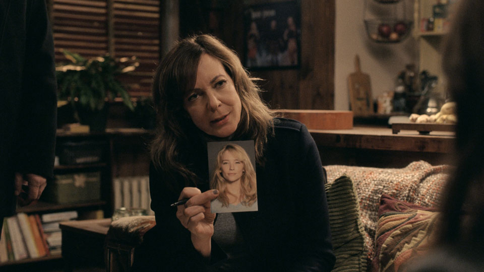 Megan (Haley Benett) ist scheinbar einer grausamen Tat zum Opfer gefallen.