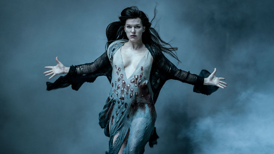Die mächtige Hexe Nimue (Milla Jovovich) plant die Zerstörung der Menschheit.