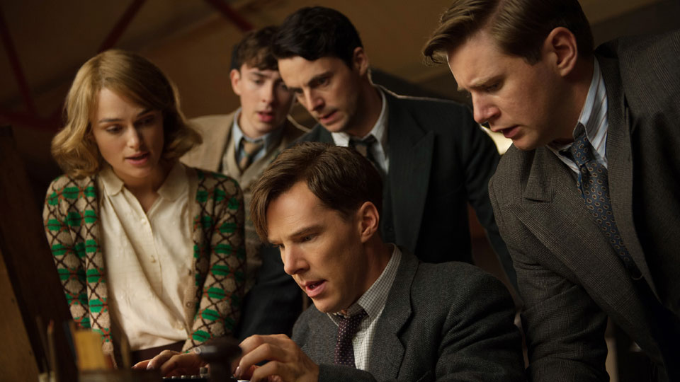 Alan Turing (Benedict Cumberbatch) und sein Team erhalten im Thriller THE IMITATION GAME den Auftrag, den Enigma - Code der Nazis im 2. Weltkrieg zu knacken.