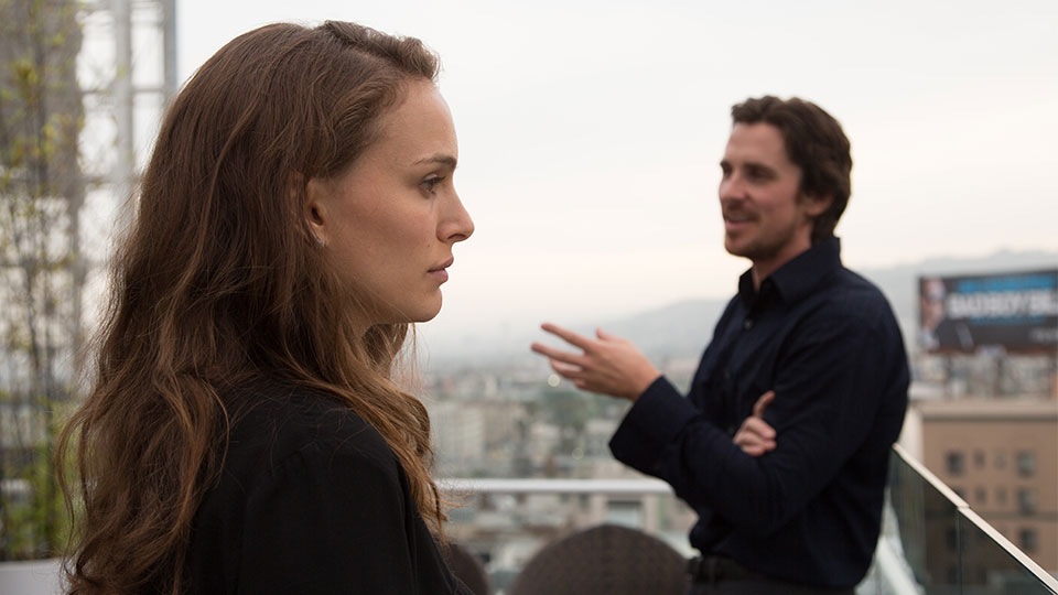 Elizabeth (Natalie Portmann), Rick (Christian Bale)