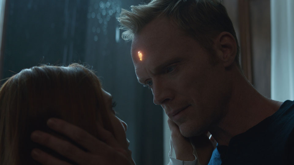 ...und das Super-Helden Liebespaar Scarlet Witch (Elizabeth Olsen) und Vision (Paul Bettany).