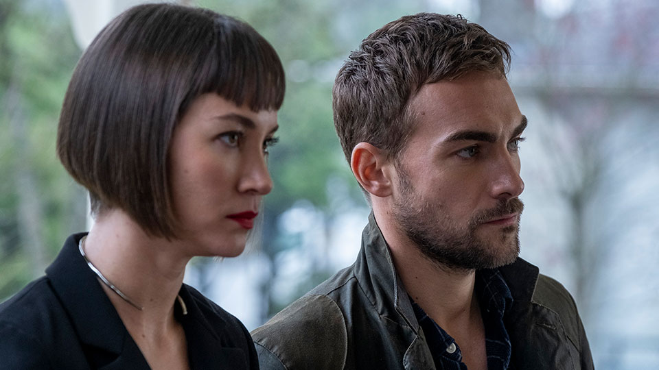 Ana (Sydney Lemmon) und Daimon (Tom Austen)