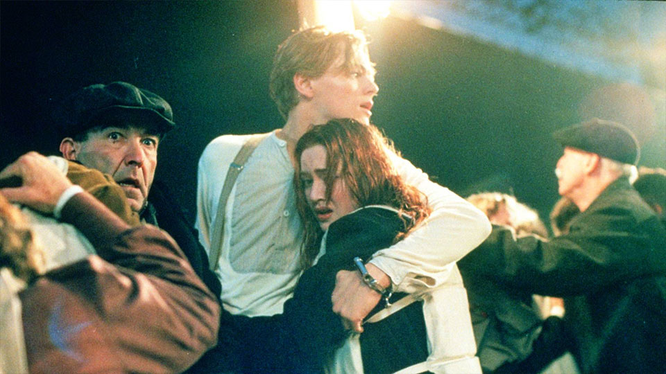 Jack (Leonardo DiCaprio) und Rose (Kate Winslet) versuchen sich zu retten