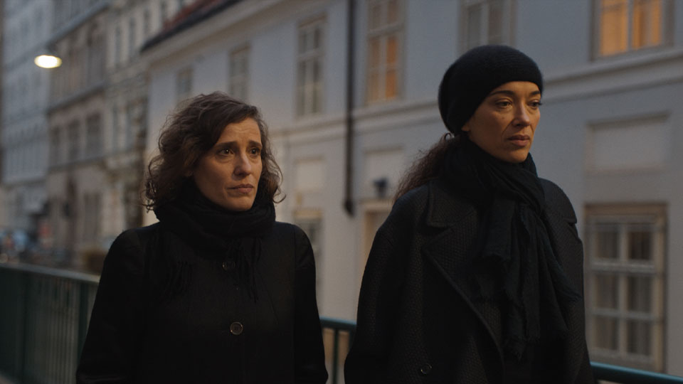 Angeliki (Angeliki Papoulia) und Carmen (Carmen Chaplin)