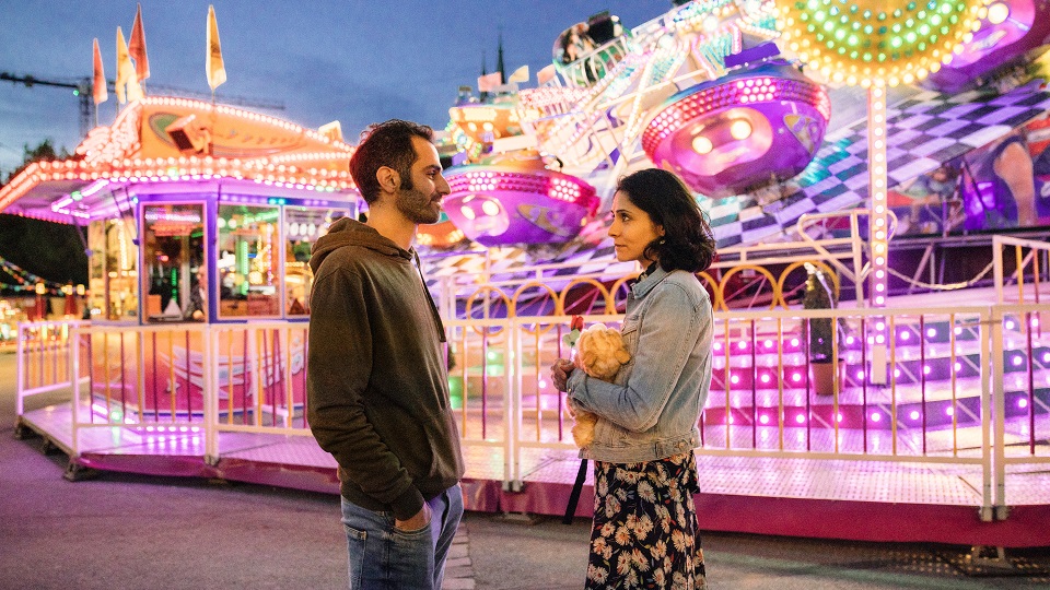 Kian (Hadi Khanjanpour) und Mina (Pegah Ferydoni)