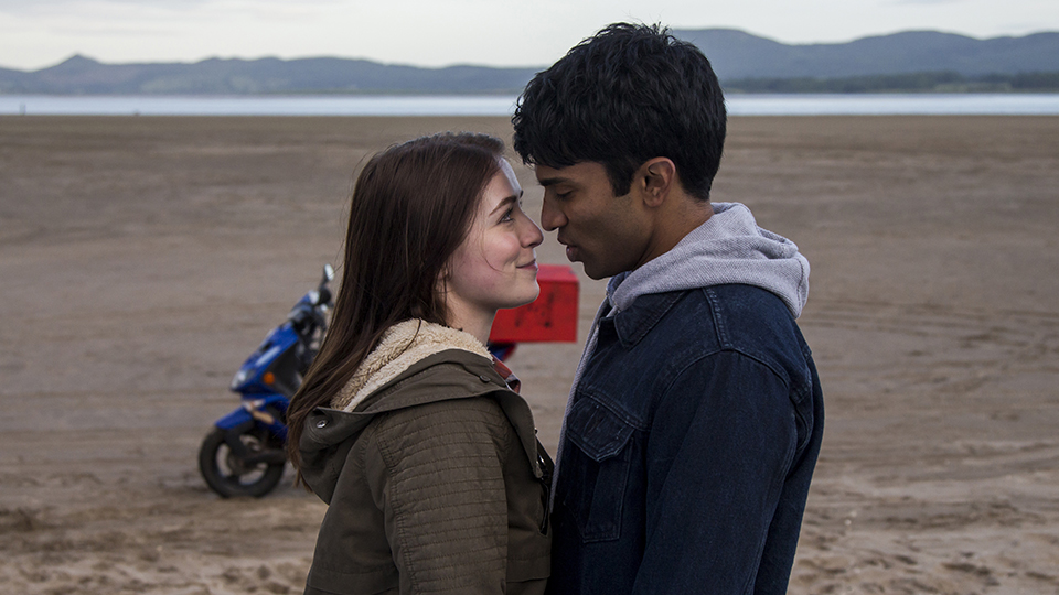 Maeve Logan (Sarah Bolger) und Raghdan Aziz (Nikesh Patel)