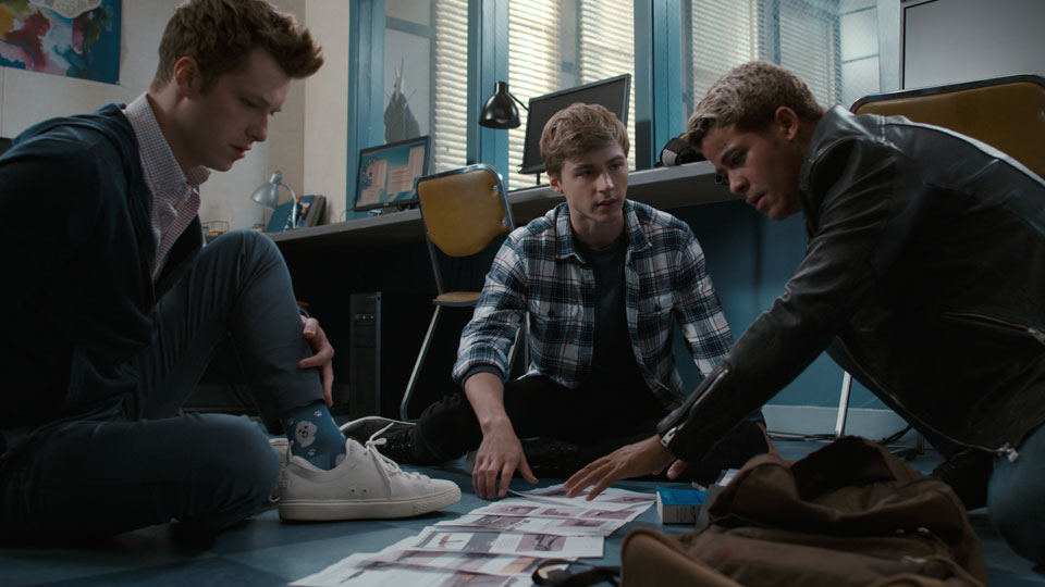 In der vierten Staffel setzen Charlie (Tyler Barnhardt) und Co. alles daran, ihren Mitschüler Alex (Miles Heizer) zu beschützen.