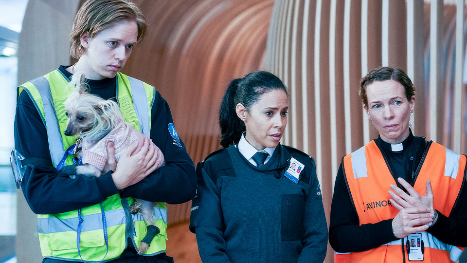 Henrik (Valter Skarsgård), Thea (Carmen Gloria Pérez) und Ronja (Maibritt Saerens)