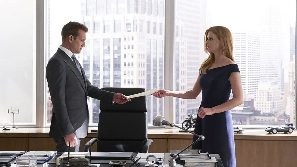 Harvey Specter (Gabriel Macht) und Donna Paulsen (Sarah Rafferty)