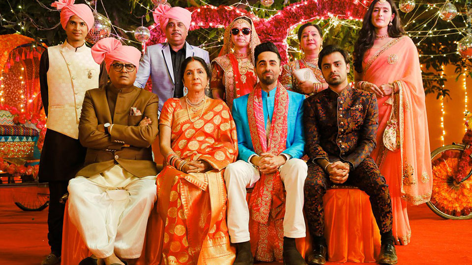 Familie Tripathi (Neena Gupta, Gajraj Rao, Manu Rishi Chadha, Maanvi Gagroo, Sunita Rajwar, Ayushmann Khurrana, Jitendra Kumar und Pankhuri Awasthy)