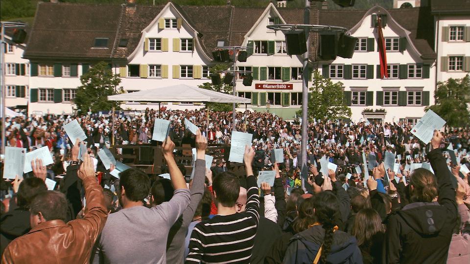 EIN VOLK AUF DER HÖHE blickt hinter die Kulissen der politischen Kampagnenarbeit in der Schweiz.