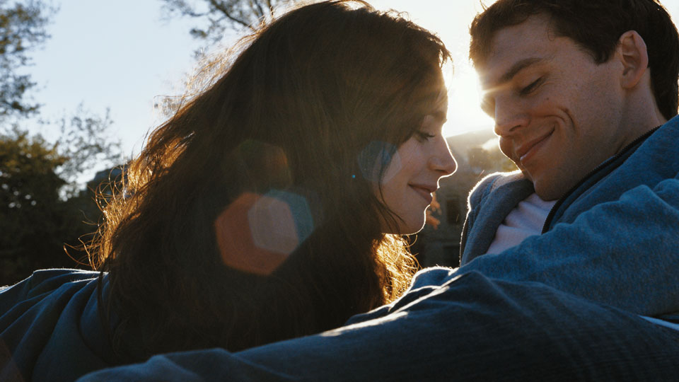 Rosie (Lily Collins) und Alex (Sam Claflin) kennen sich seit ihrer Kindheit und sind beste Freunde. 