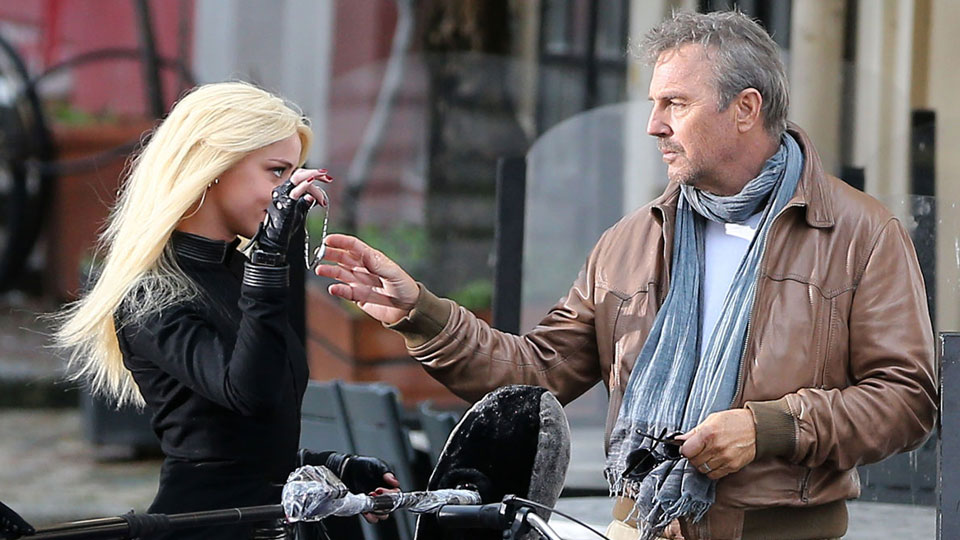 Vivi (Amber Heard), Ethan (Kevin Costner)