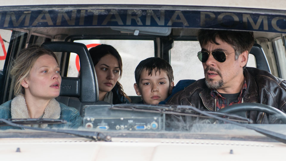 Sophie (Melanie Thierry), Katya (Olga Kurylenko), Mambru (Benicio Del Toro)