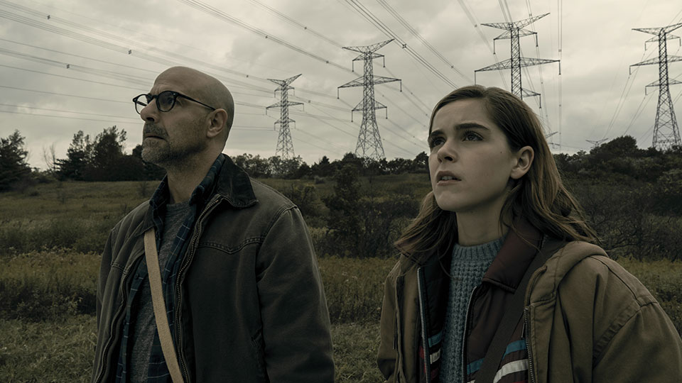 Ally (Kiernan Shipka) und ihr Vater (Stanley Tucci)