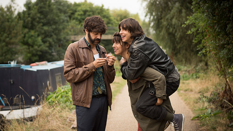 Kat (Natalia Tena), Roger (David Verdaguer) und Eva (Oona Chaplin)