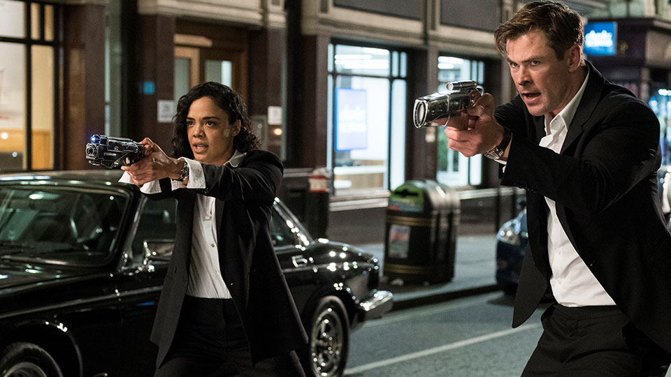 Die Männer (und Frauen) in Schwarz sind zurück: Tessa Thompson und Chris Hemsworth gehen als  Agent M und Agent H auf Alien-Jagd.