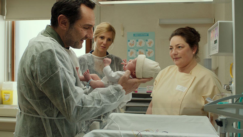 Karine (Sandrine Kiberlain) und Jean (Gilles Lellouche) mit dem kleinen Baby Theo