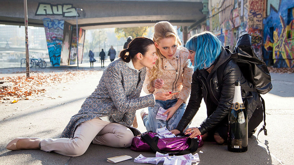 Nadja (Margarita Breitkreiz), Teresa (Sabrina Reiter) und Vera (Darya Nosik)