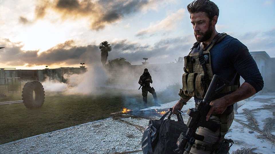 Jack (John Krasinski) gehoert zu einer privaten Soldatengruppe, die auf einem CIA-Stuetzpunkt in Bengasi stationiert ist.