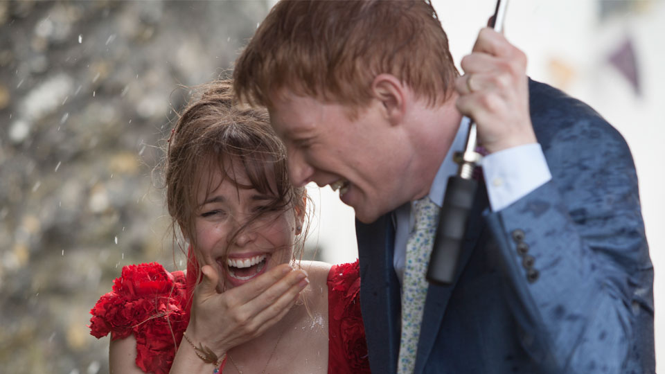 Mary (McAdams), Tim (Gleeson)