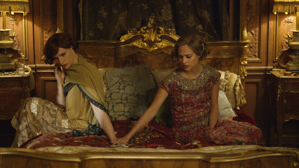 Lili Elbe (Eddie Redmayne), Gerda Wegener (Alicia Vikaner)