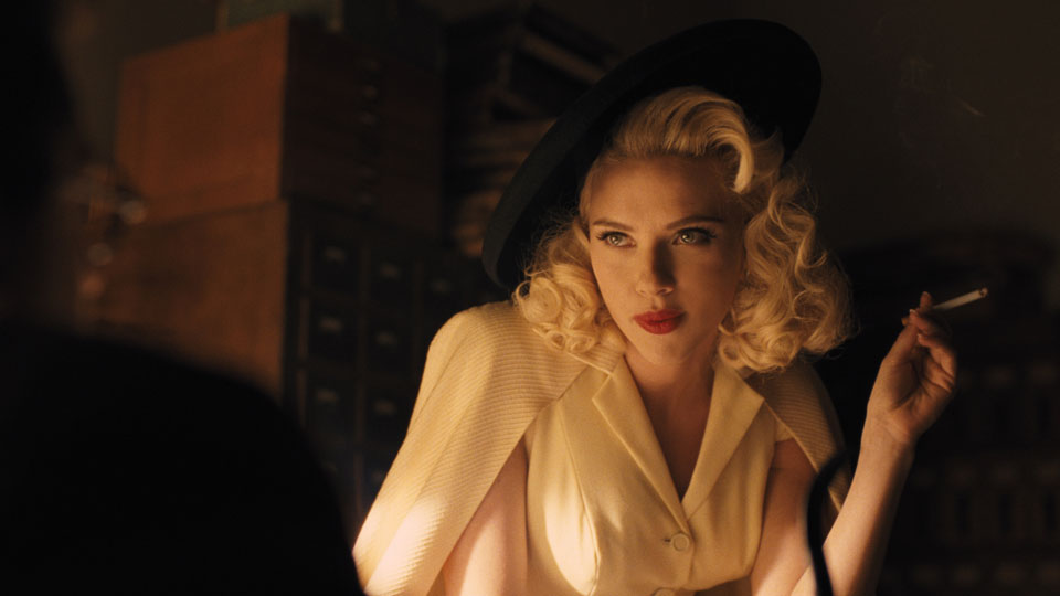 Ebenfalls mit von der Partie in HAIL, CAESAR ist Scarlett Johansson, welche die Schauspielerin DeeAnna Moran verkoerpert.