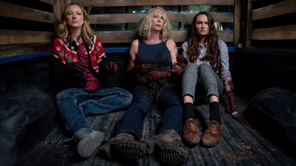 Ganz zu Laurie Strodes (Jamie Lee Curtis), Tochter Karens (Judy Greer) und Enkelin Allysons (Andi Matichak) Entsetzen