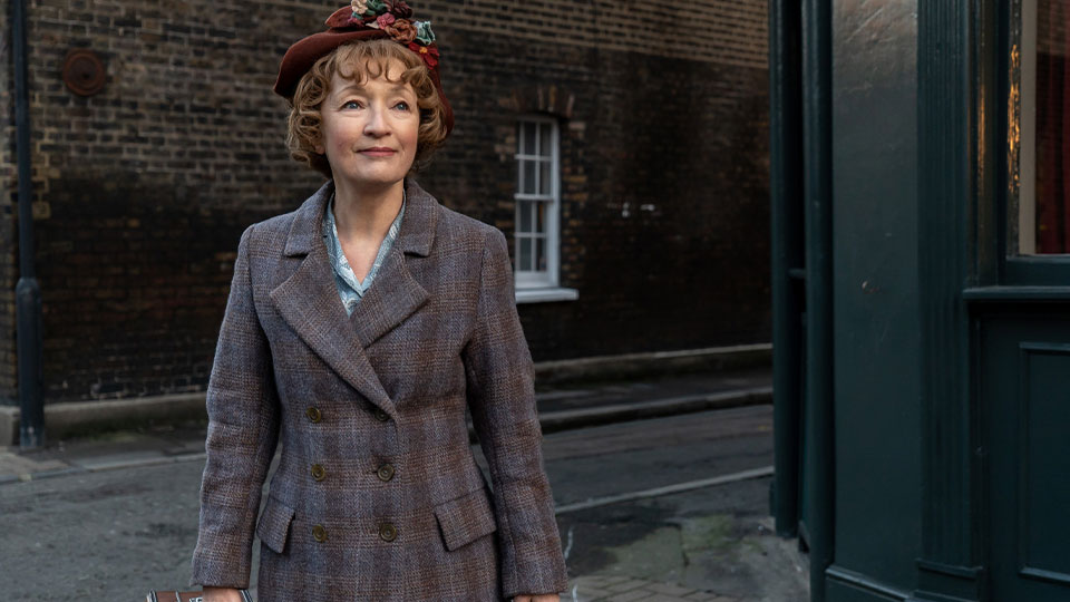 Ada Harris (Lesley Manville)