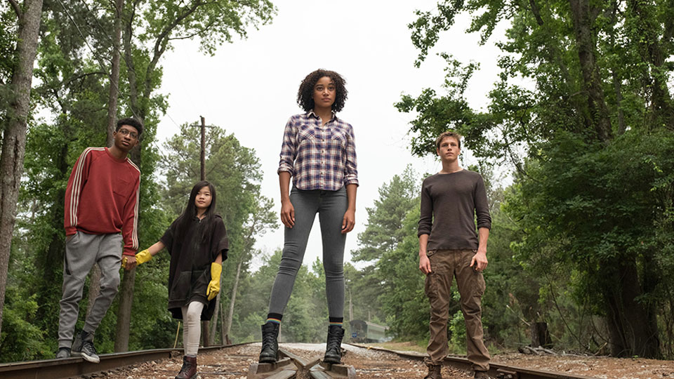 Chubs (Skylan Brooks), Zu (Miya Cech), Ruby (Amandla Stenberg) und Liam (Harris Dickinson)