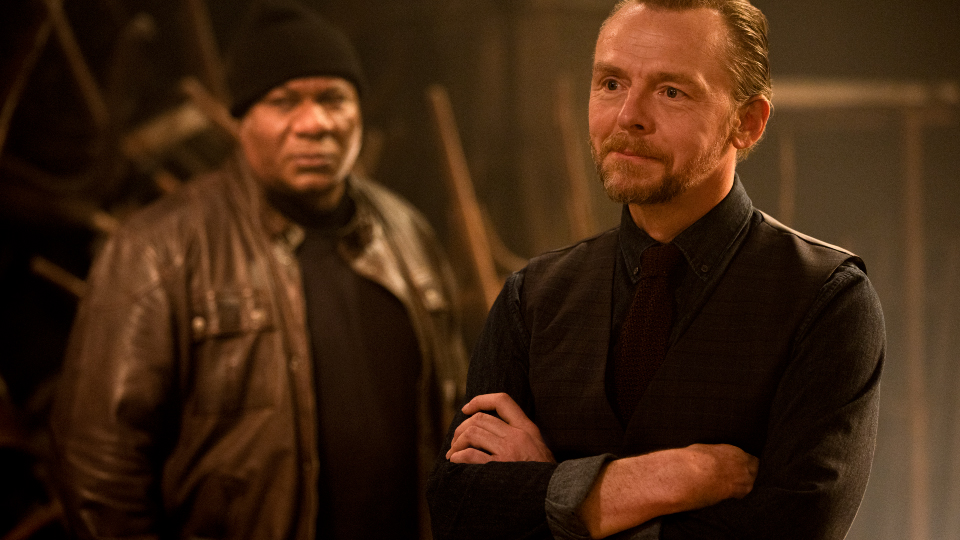 Seine Kollegen Luther (Ving Rhames) und Benji (Simon Pegg) unterstützen ihn dabei.