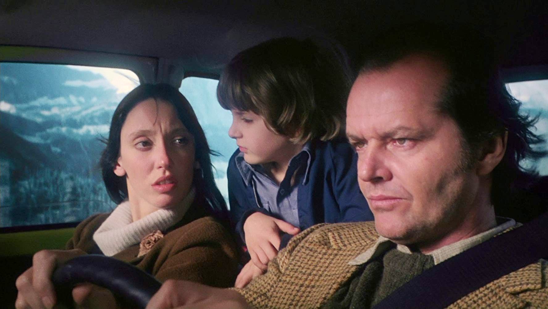 Wendy (Shelley Duvall), Danny (Danny Lloyd) und Jack Torrance (Jack Nicholson) auf dem Weg ins Hotel Overlook