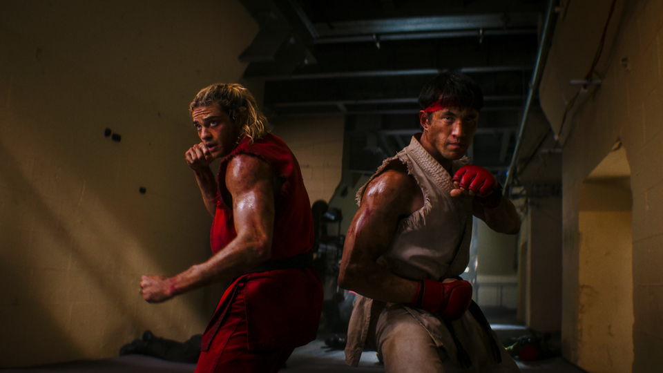 In Street Fighter müssen Ken Masters (Noah Centineo) und Ryu (Andrew Koji) am selben Strang ziehen.